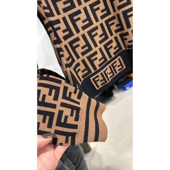 *AUTHENTIC* Fendi - Logo L/S Crewneck Knit Sweater - Picture 6 of 10